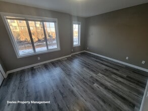 8209-8217 217 St NW in Edmonton, AB - Building Photo - Building Photo