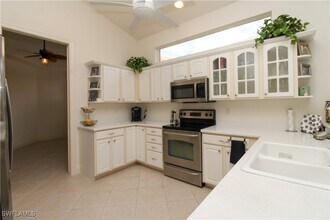 15452 Cortona Way in Naples, FL - Foto de edificio - Building Photo