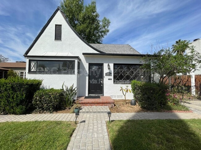 property at 4621 Sunnyside Dr