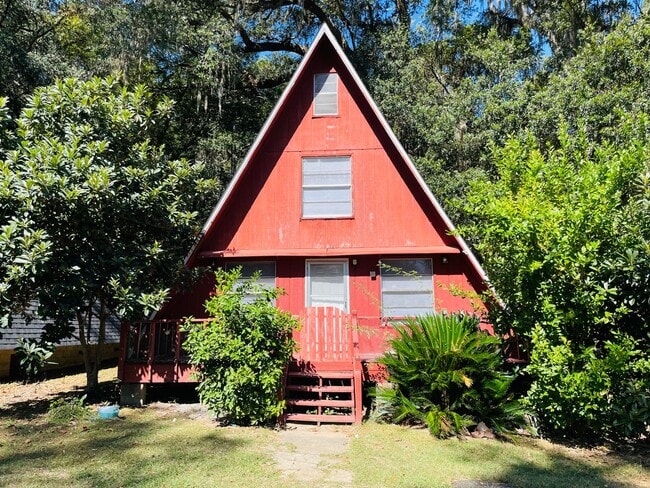 property at 3683 Doris Dr