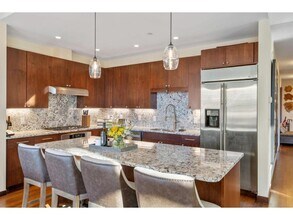 201 S 11th St in Minneapolis, MN - Building Photo - Building Photo