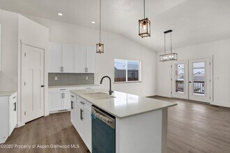 340 Lake View Rd in Hayden, CO - Building Photo - Building Photo