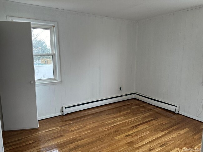 109 Pratt St in West Babylon, NY - Building Photo - Building Photo