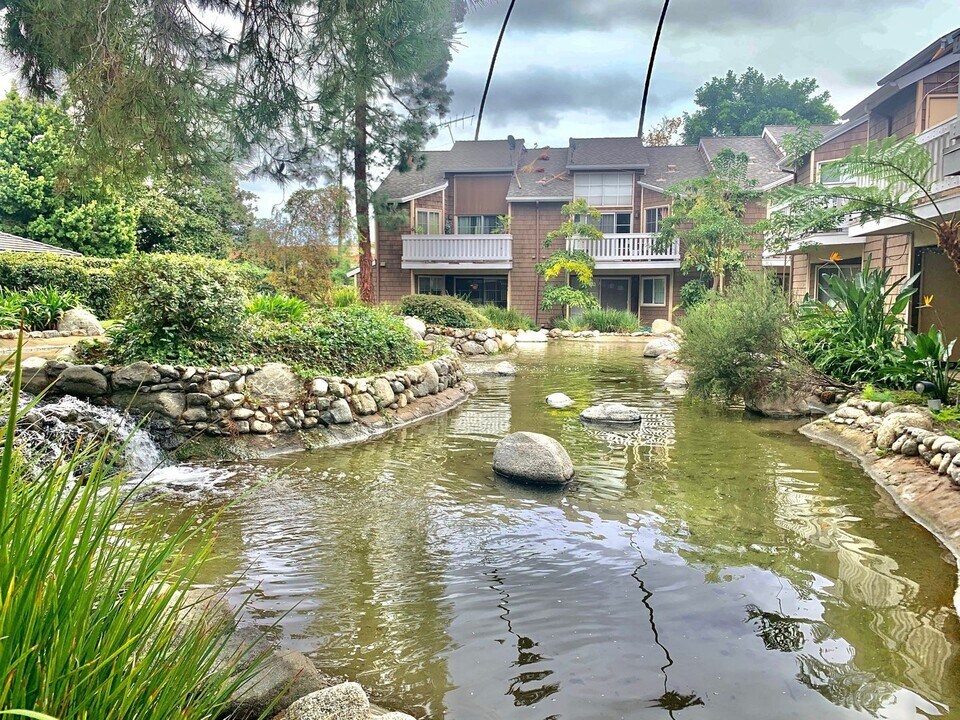 12555 Euclid St in Garden Grove, CA - Foto de edificio