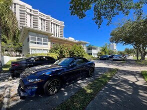 1345 NE 105th St, Unit Unit #3 in Miami Shores, FL - Foto de edificio - Building Photo