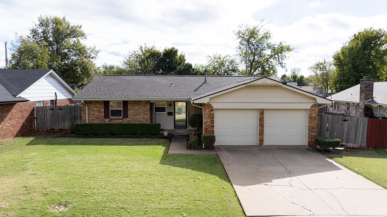 614 E 27th Pl in Edmond, OK - Building Photo