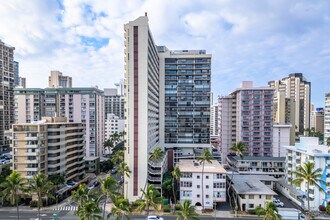 Waikiki Beach Condominiums in Honolulu, HI - Building Photo - Building Photo