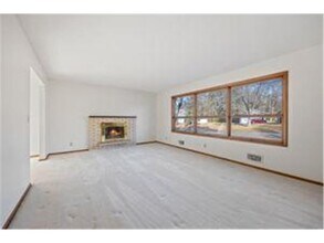 15605 Boulder Creek Dr in Minnetonka, MN - Building Photo - Building Photo