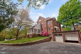 5553 Little Falls Rd in Arlington, VA - Building Photo - Building Photo