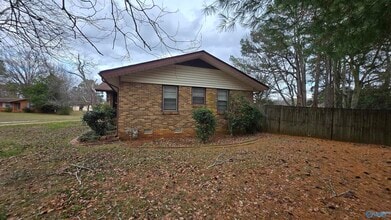 2206 Glen Iris Cir NW in Huntsville, AL - Building Photo - Building Photo