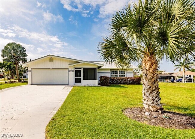 204 5th St in Bonita Springs, FL - Building Photo - Building Photo