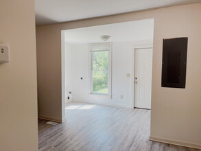 112 W Maple St in Johnson City, TN - Building Photo - Building Photo
