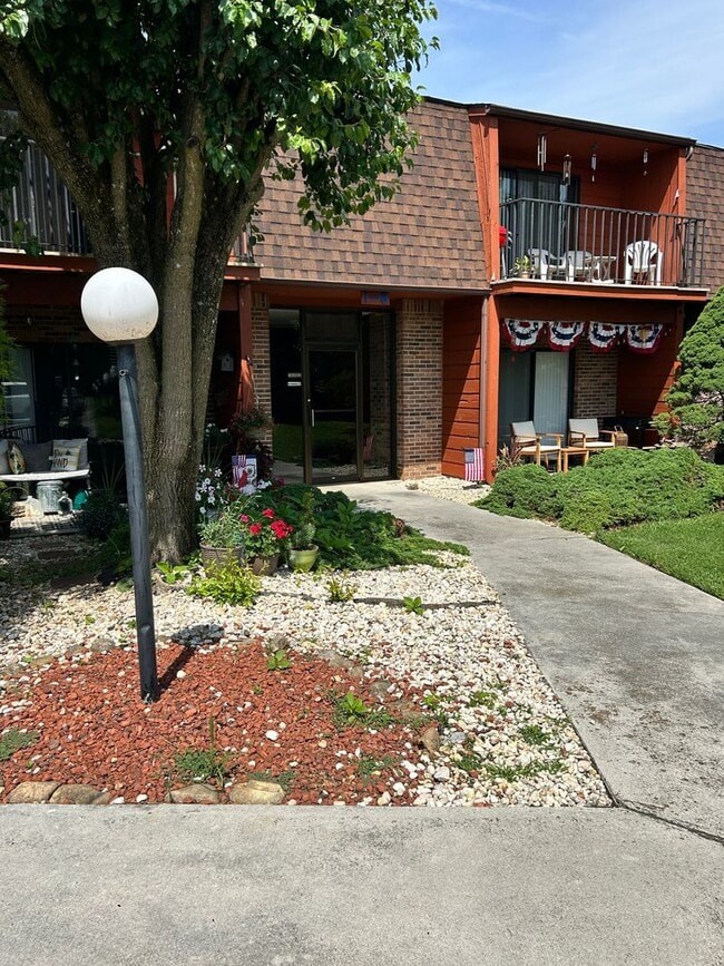 property at 1518 Pearl Ave