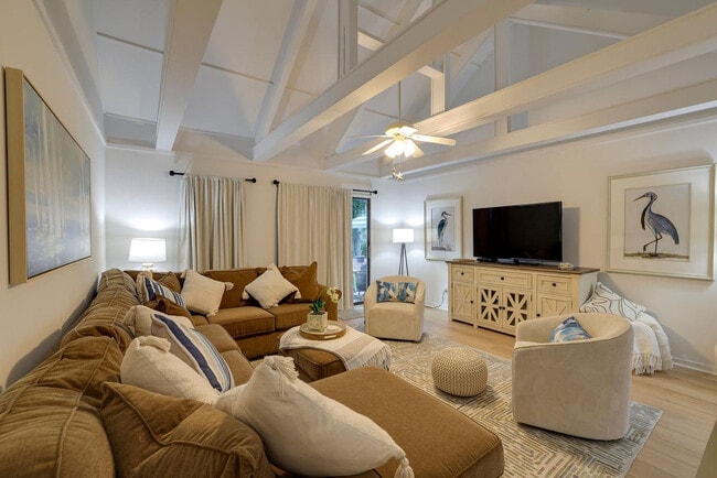 45 Queens Folly Rd in Hilton Head Island, SC - Building Photo - Building Photo