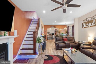 406 Gilham St in Philadelphia, PA - Building Photo - Building Photo