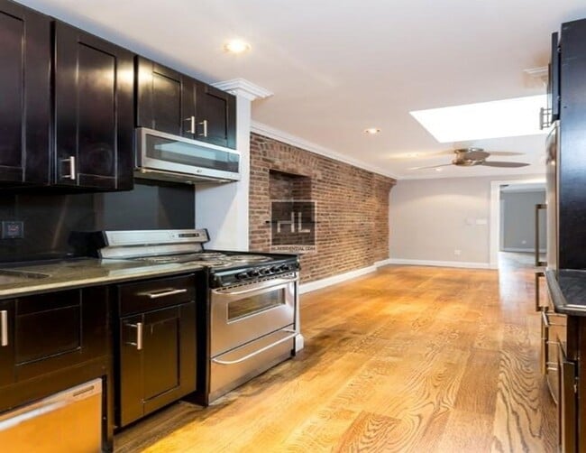 437 W 53rd St
