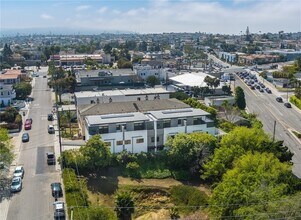 617 Aviation Way in Manhattan Beach, CA - Building Photo - Building Photo