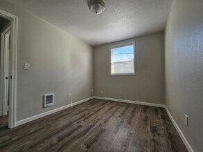 3220 SE Rockwood St, Unit 3220 in Milwaukie, OR - Building Photo - Building Photo