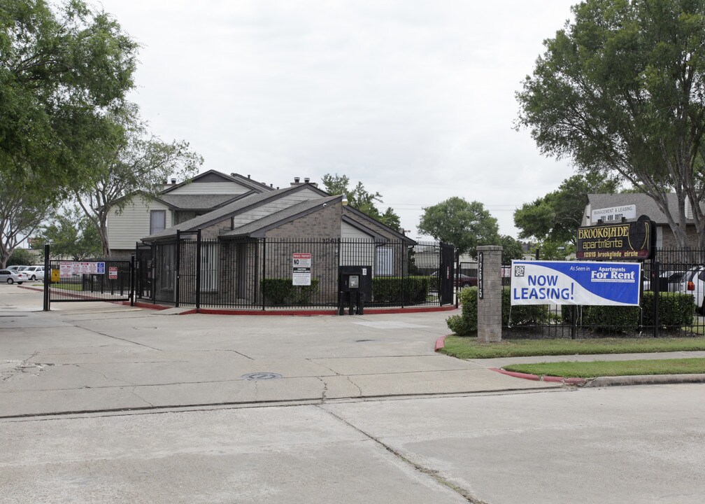 Brookglade Condominiums in Houston, TX - Building Photo