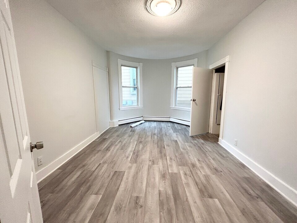 8 Oakland St in Boston, MA - Building Photo
