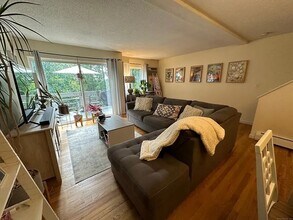 675 Townsend Ave, Unit 184 in New Haven, CT - Building Photo - Building Photo