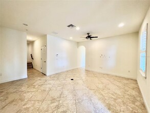 5808 Yeats Manor Dr in Tampa, FL - Building Photo - Building Photo