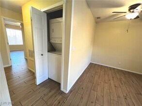 7300 W Pirates Cove Rd in Las Vegas, NV - Building Photo - Building Photo