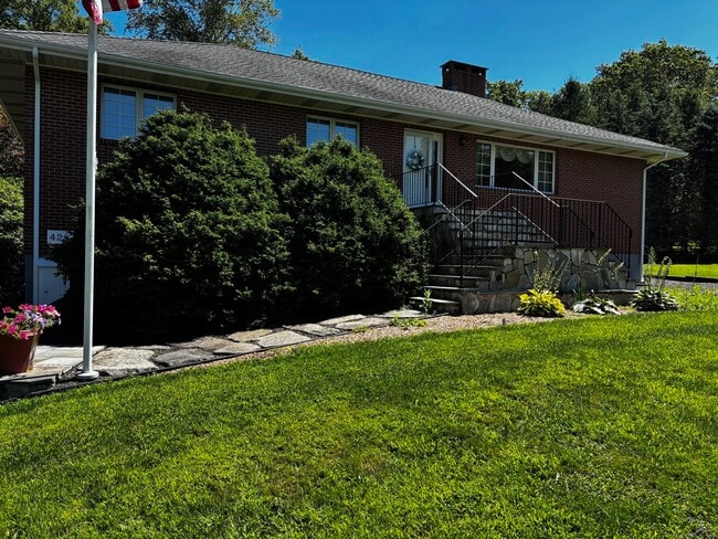 428 Maple St in Litchfield, CT - Foto de edificio - Building Photo
