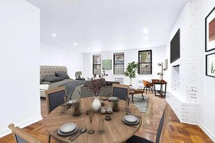 250 W 15th St in New York, NY - Building Photo