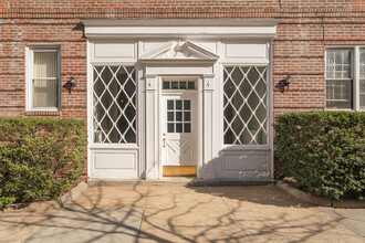 9410 64th Rd in Rego Park, NY - Building Photo - Building Photo