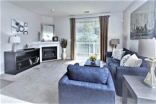 Berkley Manor in Cranberry Township, PA - Building Photo