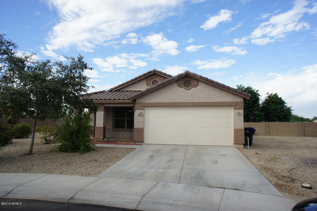 15825 W Watson Ln in Surprise, AZ - Building Photo