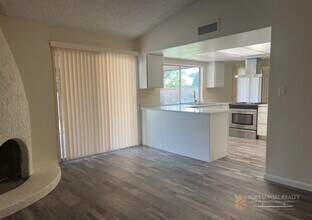 4523 W Villa Theresa Dr in Glendale, AZ - Building Photo - Building Photo