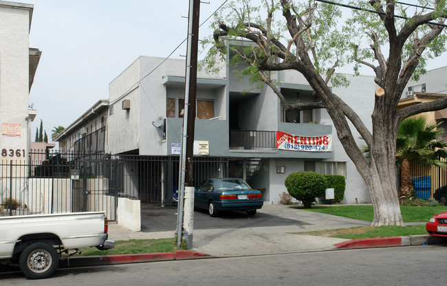 8401 Cedros Ave in Panorama City, CA - Building Photo - Building Photo