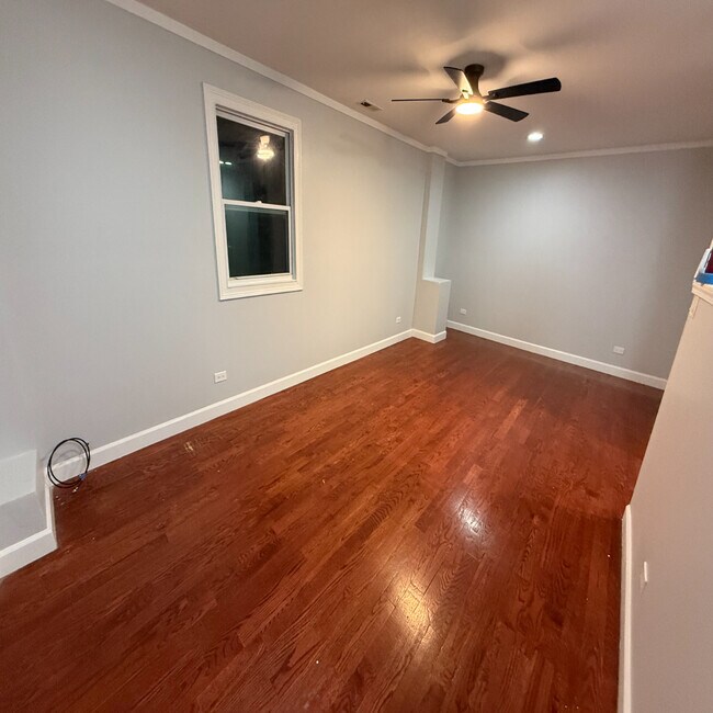 5351 N Kimball Ave, Unit 2 in Chicago, IL - Building Photo - Building Photo