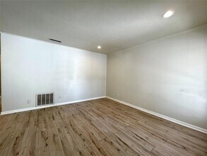 1005 W Martin Luther King Jr Blvd in Austin, TX - Building Photo - Building Photo