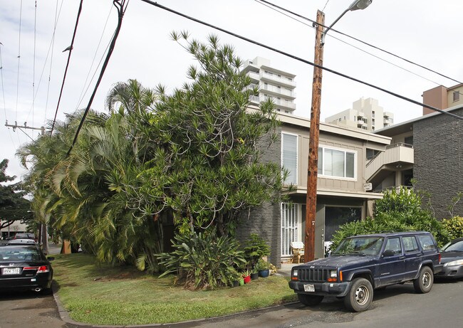 1424 Whitney St in Honolulu, HI - Building Photo - Building Photo