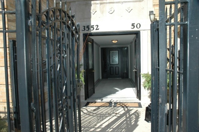 3550 W Lyndale St in Chicago, IL - Building Photo - Building Photo
