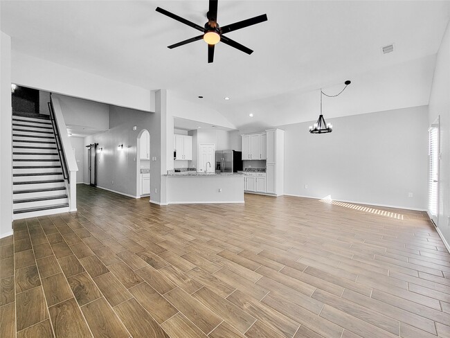 8822 Rolling Rapids Rd in Atascocita, TX - Building Photo - Building Photo