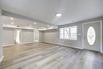 3828 8th St in North Beach, MD - Foto de edificio - Building Photo