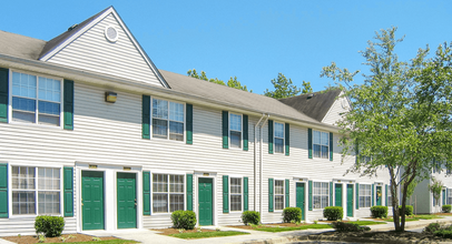 Dominion Pines Apartments in Chesapeake, VA - Building Photo - Building Photo