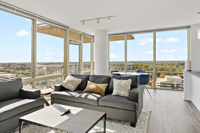 1751 Pinnacle Dr in Tysons, VA - Building Photo - Building Photo