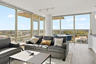 1751 Pinnacle Dr, Unit SI ID1395422P in Tysons, VA - Building Photo - Building Photo