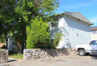 1413 Callen St in Vacaville, CA - Foto de edificio - Building Photo