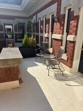 400 E Washington St in Greenville, SC - Foto de edificio - Building Photo