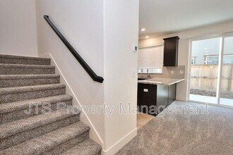 3513 Birdland Ave in Sacramento, CA - Building Photo - Building Photo