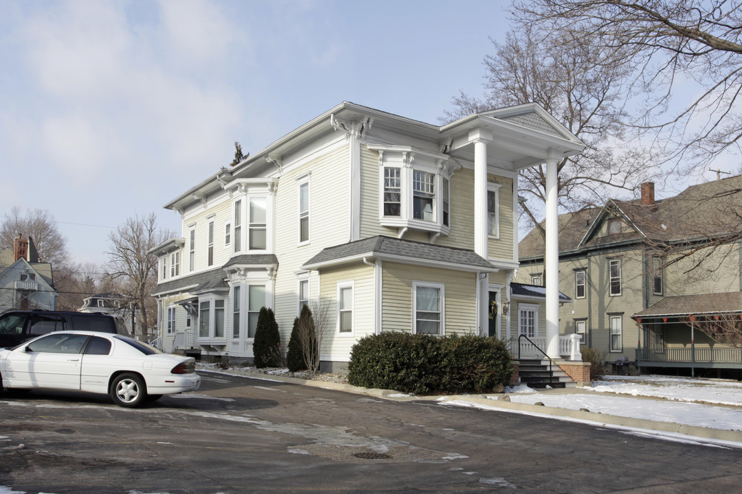 315 Woodward Ave in Kalamazoo, MI - Foto de edificio