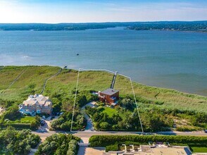 360 Dune Rd in Bridgehampton, NY - Foto de edificio - Building Photo