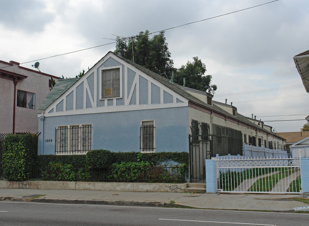 1669 Arlington Ave in Los Angeles, CA - Building Photo