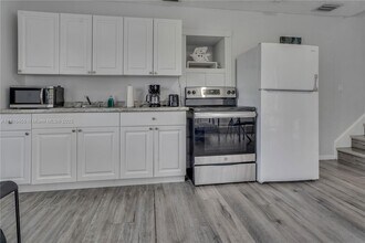 141 McArthur Pkwy in Pembroke Pines, FL - Building Photo - Building Photo